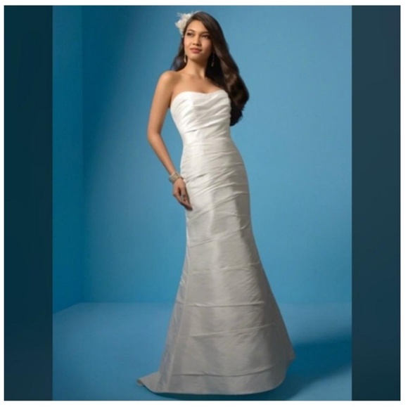 Alfred Angelo White Diamond Wedding/Bridal Dress